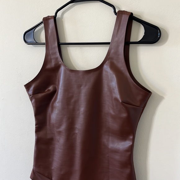 Pinsy Vegan Leather Scoop Tank Shapewear Bodysuit Seasonal Brown NWT Size Medium - Picture 6 of 14